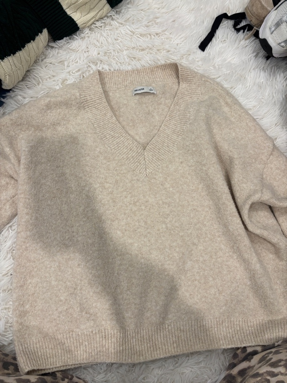 Hollister V-Neck Sweater in Light Beige